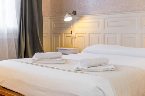 Book Birdhouse In Barcelona Hotels Com