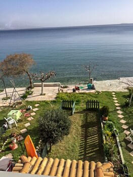 Φωτογραφία του Charming Loutra Oreas Elenis beach house, Λουτράκι-Άγιοι Θεόδωροι