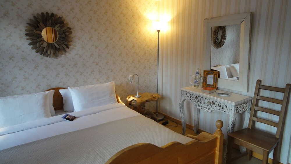 Book Zur Ewigen Lampe At Hemingway Trail In Nideggen Hotels Com