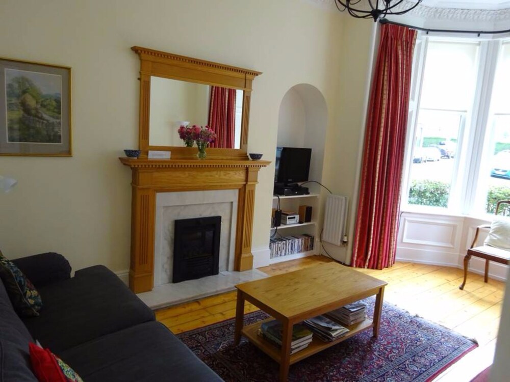 Book 3 Bedroom Stockbridge Apartment In Edinburgh Hotels 3 Bedroom Stockbridge Apartment Edinburgh Bedrooms Living Area