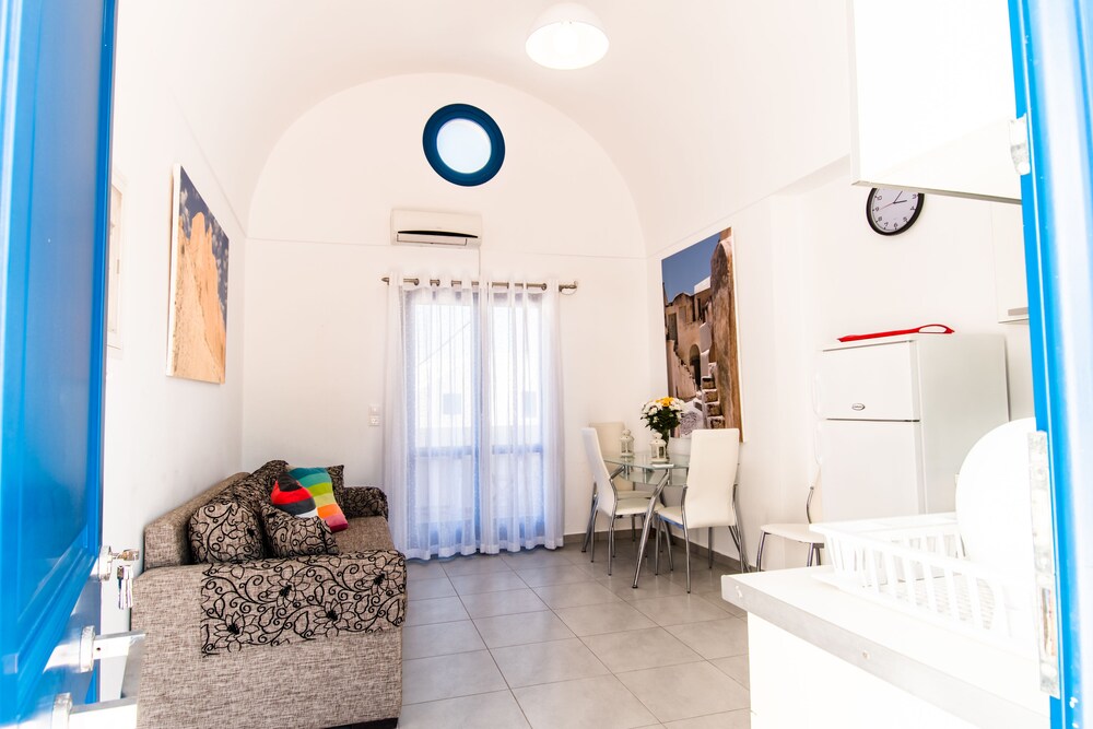Adelphi Apartments Santorini Info Photos Reviews Book At Hotels Com