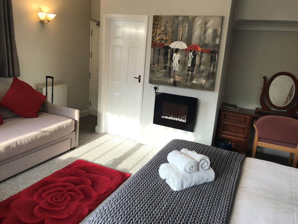 Book Surrey Hills Hotel In Dorking Hotels Surrey Hills Hotel Dorking