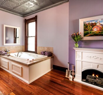 15 Closest Hotels To Riverbend Music Center In Cincinnati