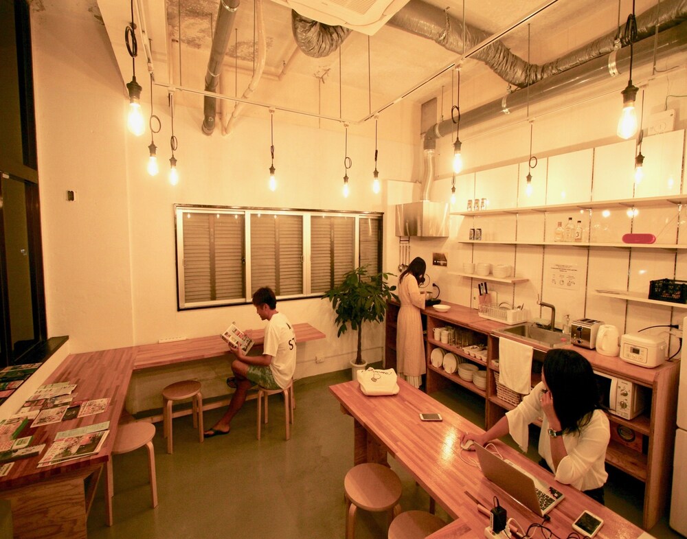 石垣ゲストハウスハイブ 石垣島 の宿泊予約 ホテルズドットコム