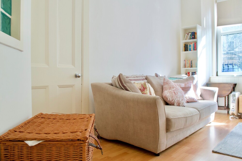 Book 1 Bedroom Ground Floor Flat In Stockbridge Edinburgh 1 Bedroom Ground Floor Flat In Stockbridge Edinburgh