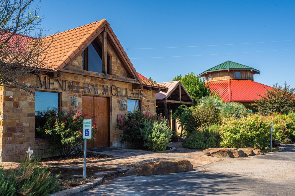 Book The Lofts At Mendelbaum Cellars In Fredericksburg Hotels Com