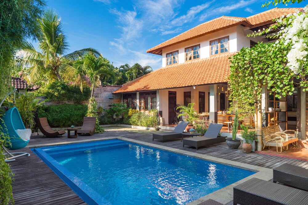 View Brand New Luxury Villa In Oberoi Pictures