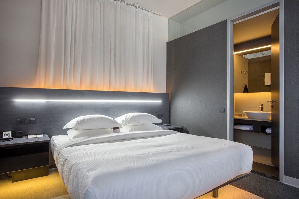 フォー エレメンツ エカテリンブルグ エカテリンブルク の宿泊予約 ホテルズドットコム