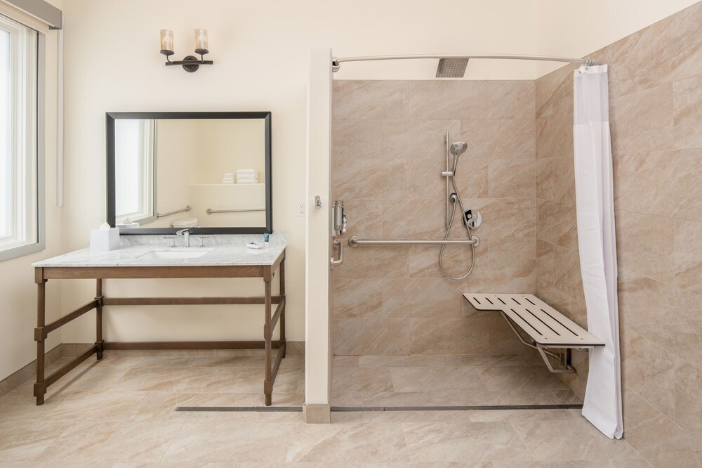 フォー ポインツ バイ シェラトン サンタ クルス スコッツ バレー スコッツ バレー の宿泊予約 ホテルズドットコム