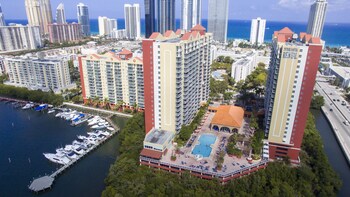 Фото Intracostal Sunny Isles в в Санни-Айлс-Бич