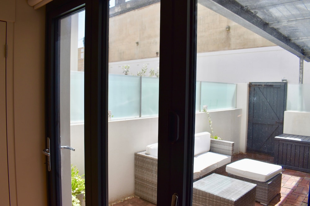 Modern 2 Bed Apartment In Kemptown Brighton Info Photos Reviews Modern 2 Bed Apartment In Kemptown Brighton Terrace Patio