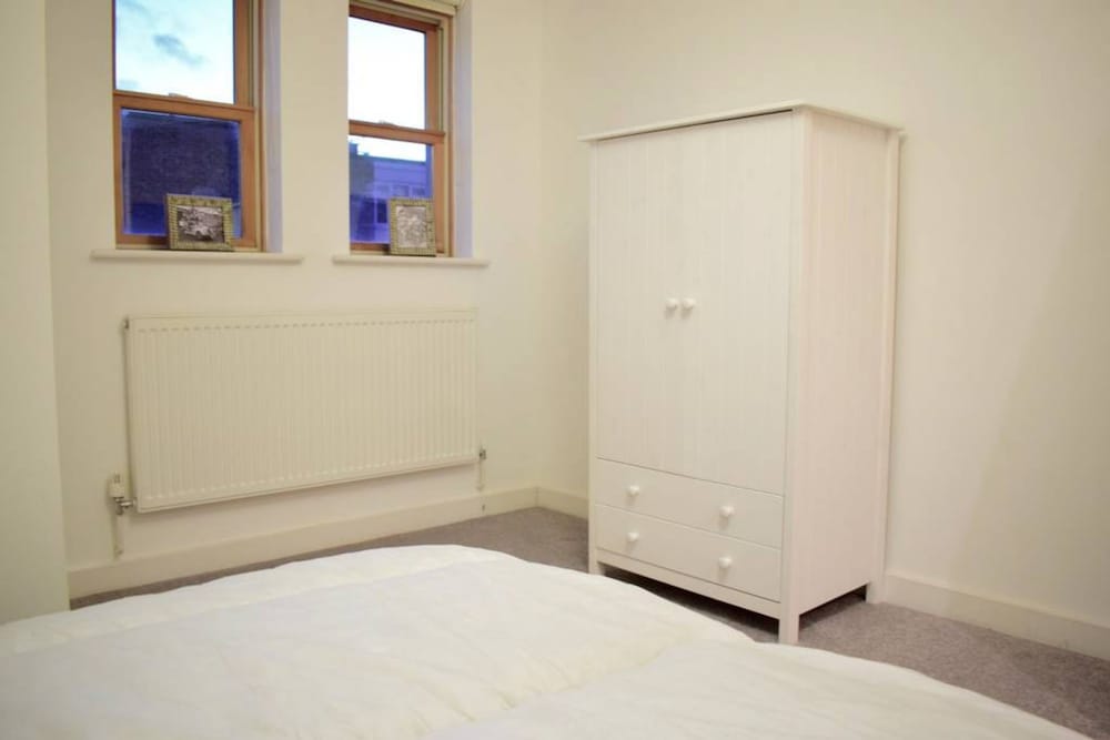 Book 2 Bedroom Flat Sleeps 4 In Balham London Hotels 2 Bedroom Flat Sleeps 4 In Balham London
