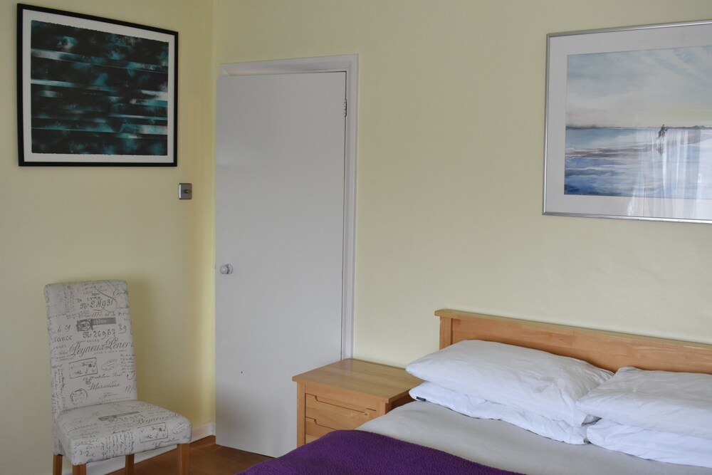 Book 2 Bedroom Home Near Kemptown In Brighton Hotels 2 Bedroom Home Near Kemptown Brighton