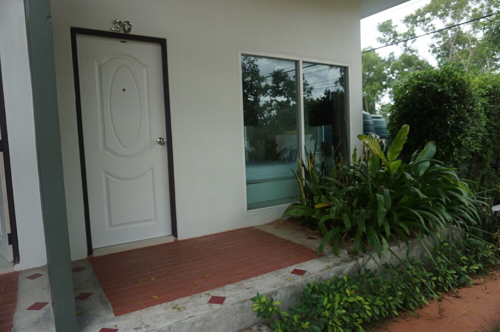 Baan Nongnooch Hotel Roi Et Thailand S Baan Nongnooch Hotel Roi Et Superior Double Room Terrace Patio
