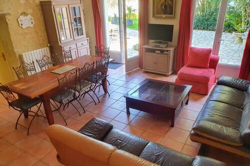 Villa Des Roses Lucon Hotels Com Villa Des Roses Lucon Hotels Com