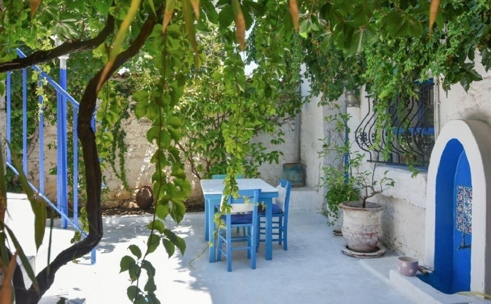 Mavi Kapi Butik Pansiyon Dikili Hotels Com