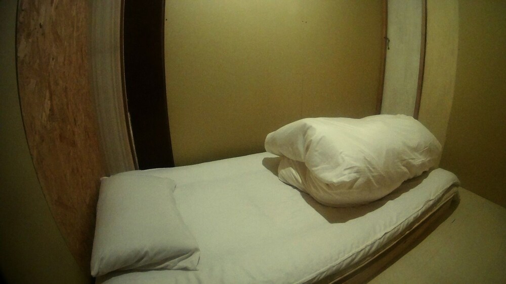 ゲストハウス なんで家ねん 本部 の宿泊予約 ホテルズドットコム