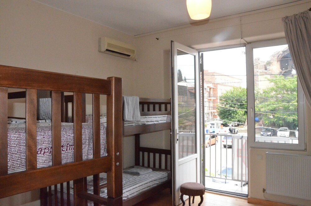 标准宿舍, 外廊 - 客房