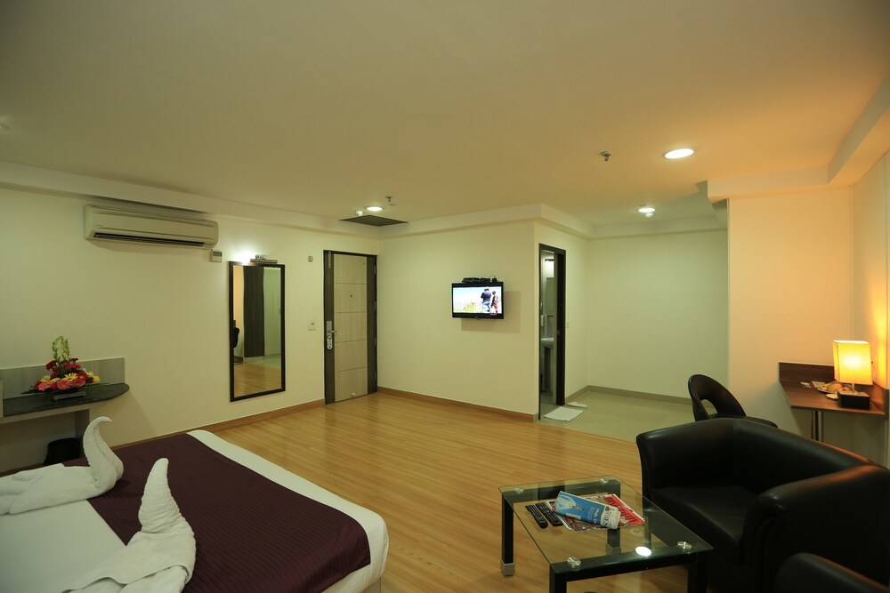 Hyphen Business Hotel Noida India S Hotels Hyphen Business Hotel Noida Deluxe Double Or Twin Room Multiple Beds Non