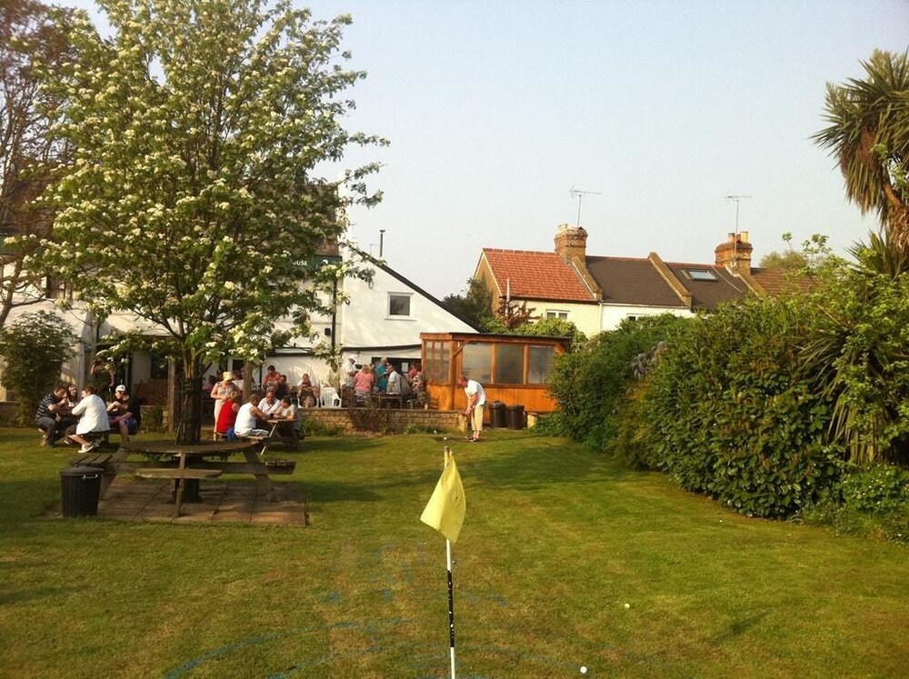 ザ ホワイト ハート イン トゥイッケナム の宿泊予約 ホテルズドットコム