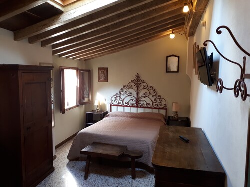 15 Closest Hotels To La Madonna Di Citerna Di Donatello In Pistrino Hotels Com