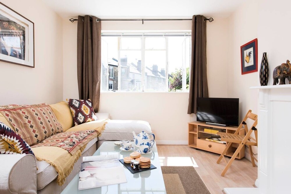 Book Lovely 1br Flat In Clapham Junction London Hotels Lovely 1br Flat In Clapham Junction London