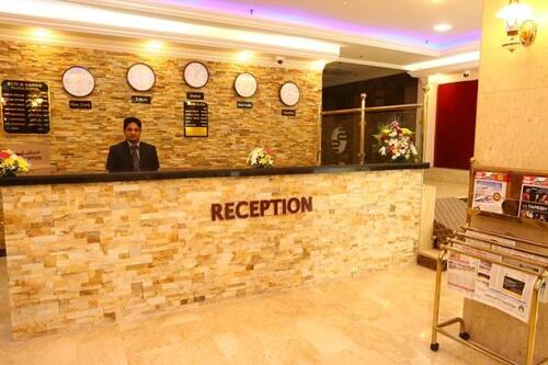 احجز فندق الشمس والرمال بلازا في دبي قارن أسعار الفنادق في دبي