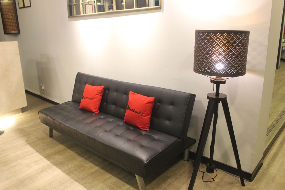 Book Reddoorz Aljunied Sg Clean In Singapore Hotels Com