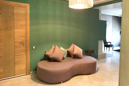 احجز شقة من 3 غرف نوم في الدار البيضاء مع شرفة تبع د 7 كم عن الشاطئ في الدار البيضاء قارن أسعار الفنادق في الدار البيضاء