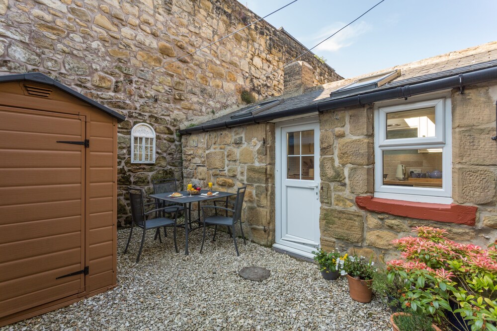 charming original stone cottage close to beaches and countryside