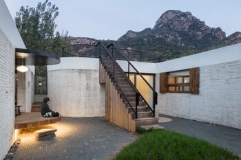 Picture of Yi She Mountain Inn in Beijing