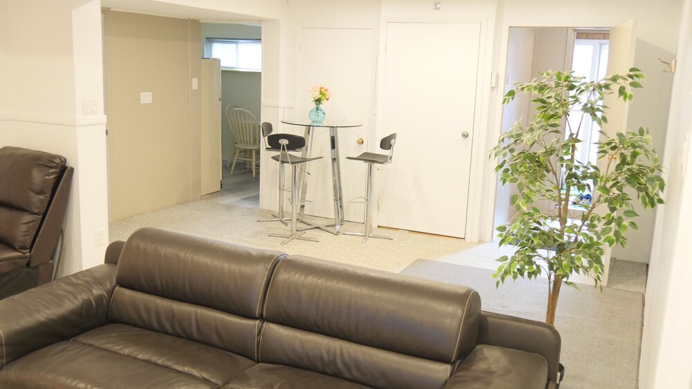 Book Applewood Hills Apartment In Mississauga Hotels Com
