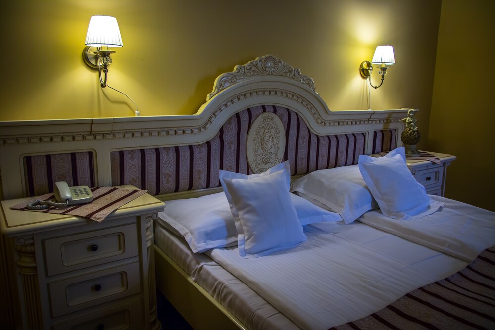 Hotel Astoria Satu Mare Book At Hotels Com