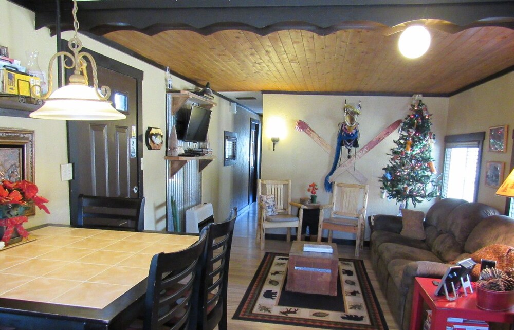 Uncle Billy Bob S Redneck Trailers Vacation Rentals 1 Garden Valley Info Photos Reviews Book At Hotels Com