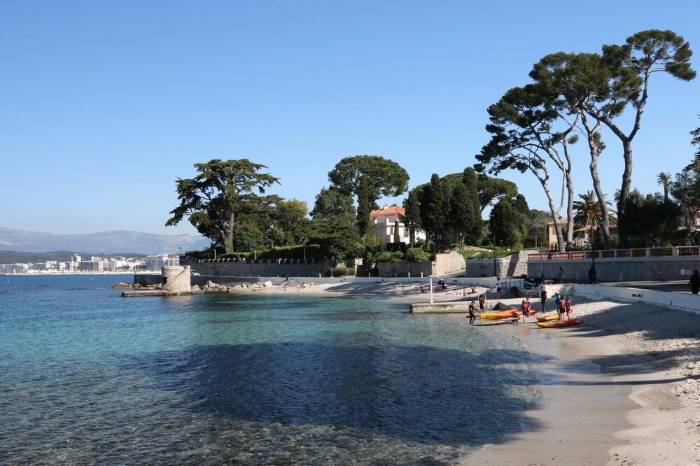 on the french riviera, in the heart of juan-les-pins and close