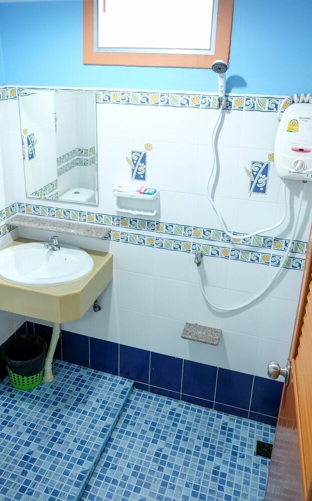 Shemale Toilet