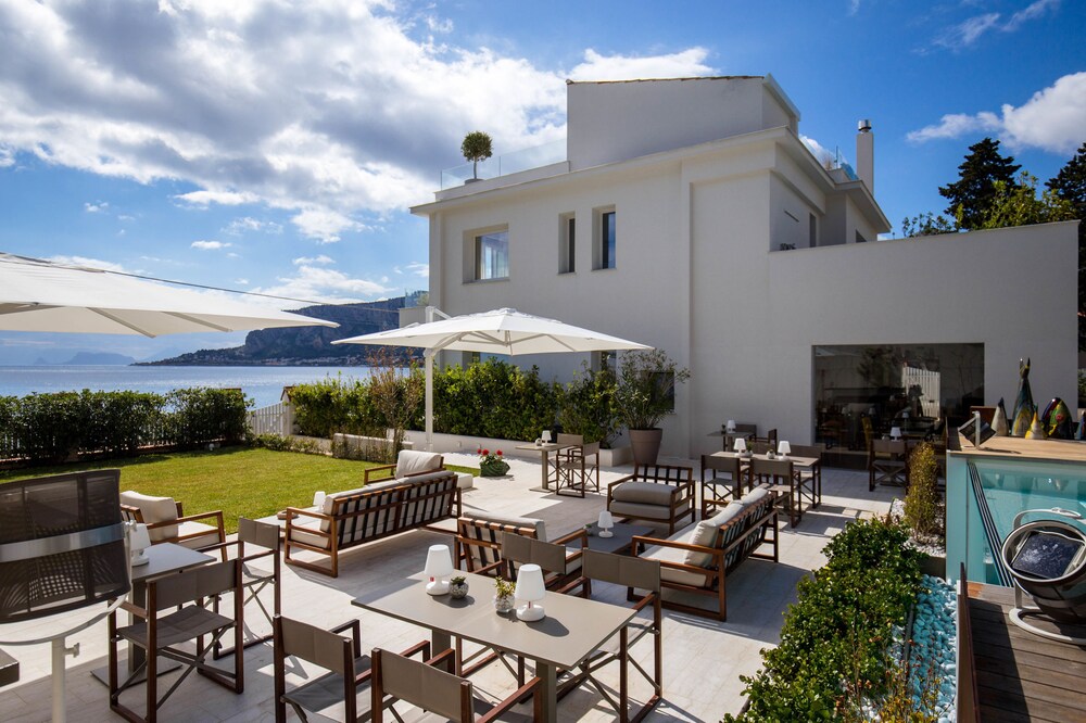 Book Unico Boutique Hotel D Arte In Palermo Hotels Com