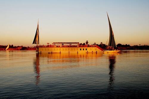 احجز دهبية الملكة فريدة في إسنا قارن أسعار الفنادق في إسنا