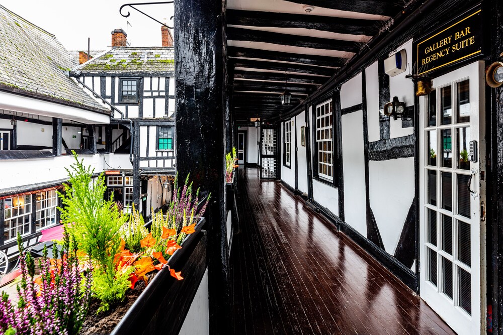 Book The New Inn Hotel in Gloucester