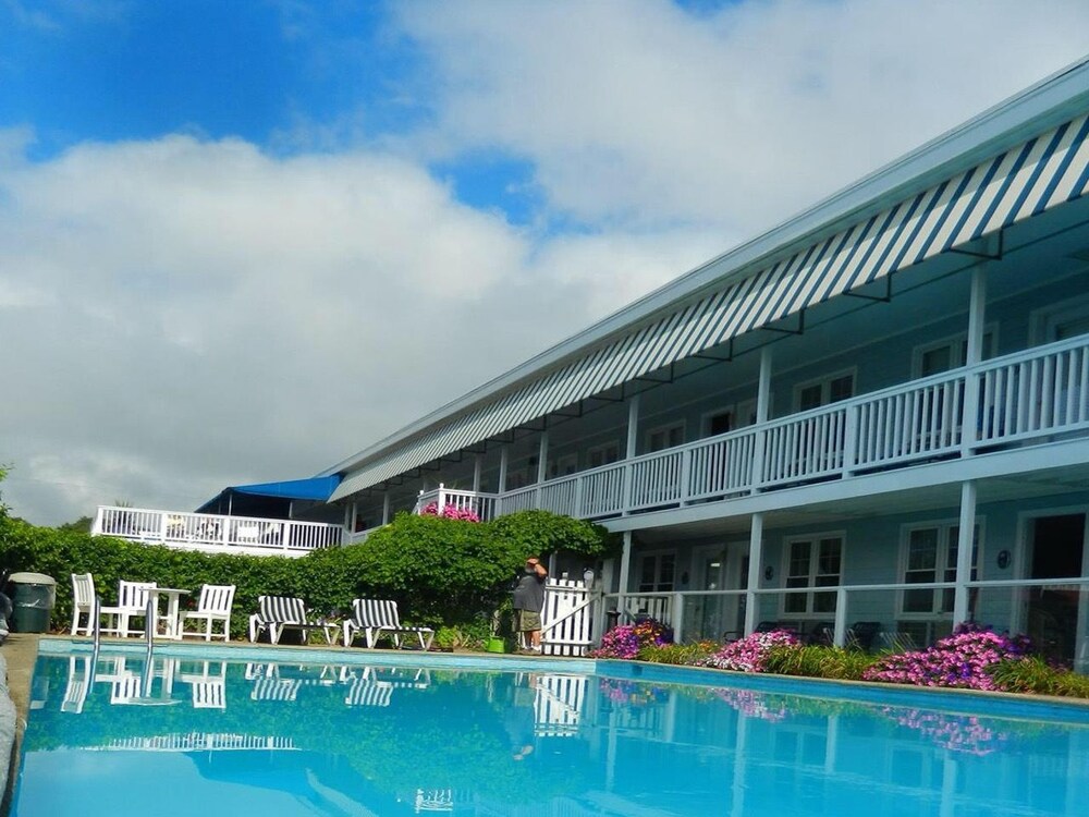 Book The Edgewater In Old Orchard Beach Hotels The Edgewater Old Orchard Beach Outdoor Pool