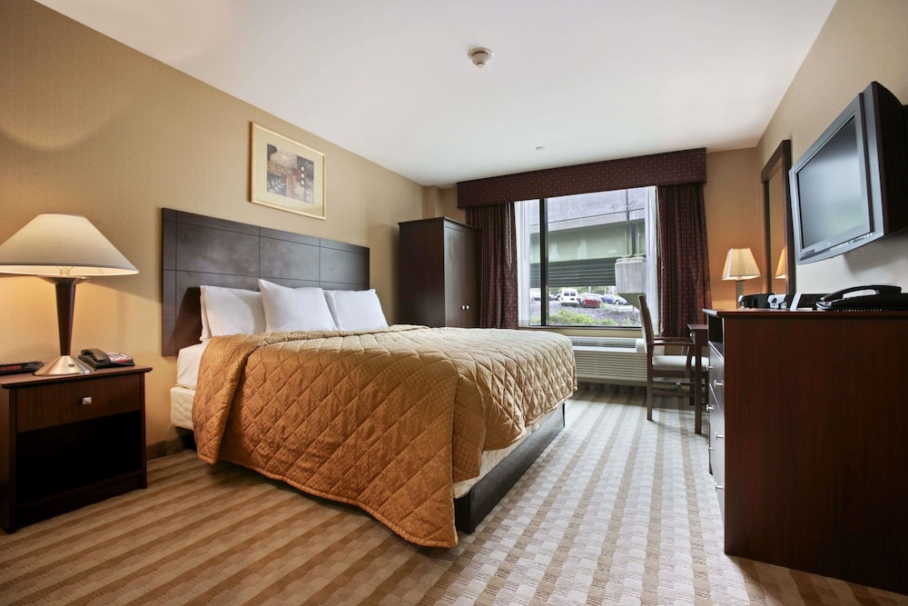 Book Days Inn By Wyndham Bronx Near Stadium In Hotels Days Inn By Wyndham Bronx Near Stadium Standard Room 1 Queen Bed