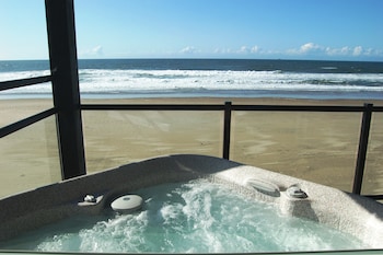 Top 10 Lincoln City Hotels Last Minute Room Deals Picture Of Beachfront Manor Hotel In Lincoln City