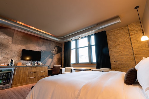 Book The Iron Horse Hotel In Milwaukee Hotels Com