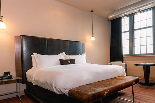 Book The Iron Horse Hotel In Milwaukee Hotels Com