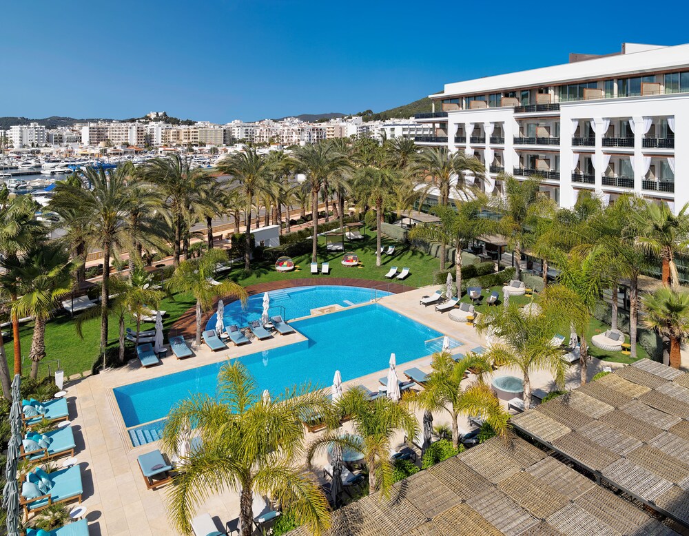 Aguas De Ibiza Grand Luxe Hotel In Santa Eularia Des Riu Hotels Com