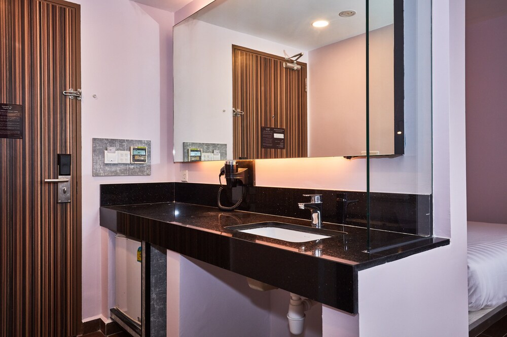 Ibis Budget Singapore Pearl Sg Clean Singapore Singapore Singapore Hotel Discounts Hotels Com