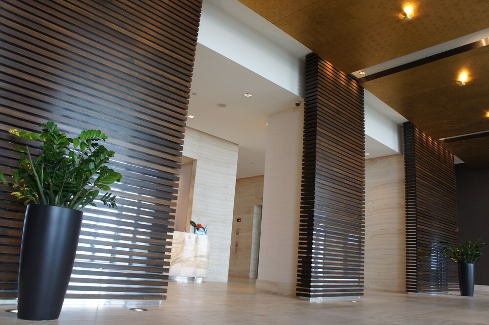 Book Hotel Arista In Naperville Hotels Hotel Arista Naperville Lobby