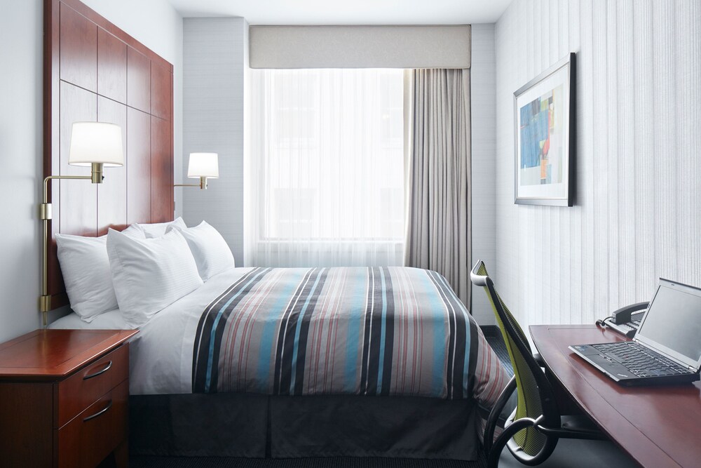 Central Loop Hotel Chicago 2018 Updated Price Reviews Hd Central Loop Hotel Chicago Club Room Guest