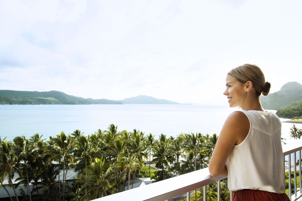 Book Reef View Hotel In Hamilton Island Hotels Com