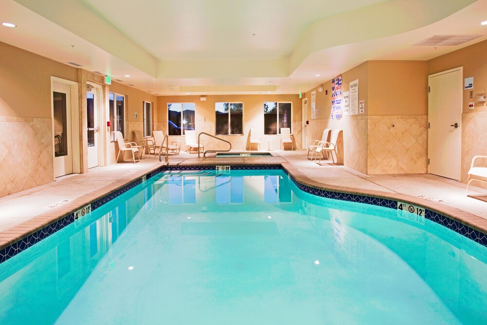 Book Holiday Inn Express Suites Reno An Ihg Hotel In Reno Hotelscom